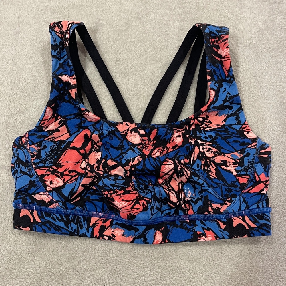 Lululemon energy bra
Size 6